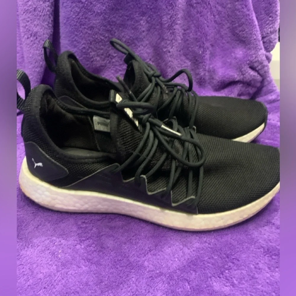 Men’s Size 9 Puma Black and White Sneakers NRGY Neko Preloved